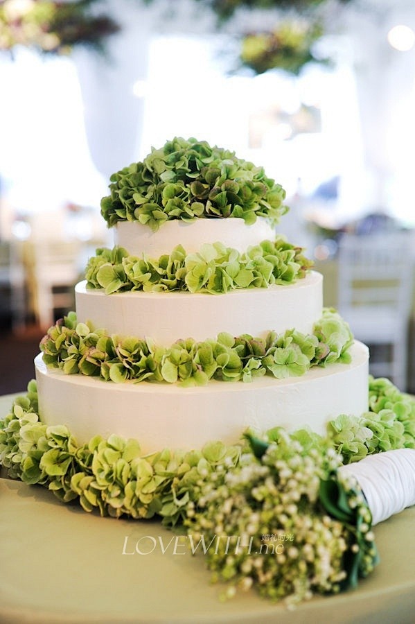 #婚礼布置#绣球花装饰的婚礼翻糖蛋糕,让...