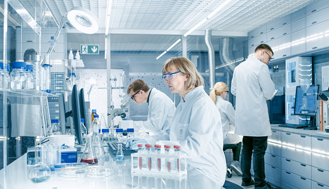 Scientists Looking D...