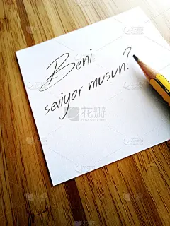 贝尼省seviyor musun吗?-你爱我吗?-土耳其人写在白色便条上