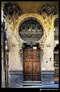 其中包括图片：Puerta modernista 1910 en Teruel.Aragón. Spain