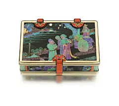 1920年代女士梳妆盒、香烟盒、火柴盒丨#ART DECO#装饰艺术风格珠宝绝对是欧美珠宝设计史上浓墨重彩的一笔，世界各大民族的审美和工艺都能集大成的在装饰艺术时期的珠宝上找到蛛丝马迹，瑰丽华彩，为了便于女士在社交场合抽烟、化妆方便且优雅，这一时期出现了大量珍贵的作为女士配饰出现的梳妆盒、香烟 ​​​​...展开全文c