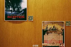 图书馆里的电影海报展