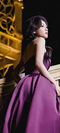 美女壁纸～吴宣仪，这身优雅的紫色...@霁枫壁纸的动态