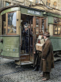 西雅图，1918年西班牙流感大流行期间，一名电车售票员拒绝未戴口罩的乘客上车。
-
后期着色 Sanna Dullaway（PastInColor） ​​​​