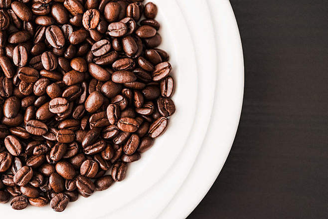 下载白色碗充分咖啡豆自由储蓄照片