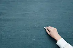 摄影 摄影作品 摄影照片 摄影图片 高清摄影 拍摄图片 壁纸 高清壁纸 电脑壁纸 手拿 手拿粉笔 粉笔 教师 黑板 粉笔字 教学 学校 学习 写字