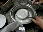 有多少人元宵和汤圆傻傻分不清？来看看它们的区别吧~一句话总结：元宵是滚出来的，而汤圆是包出来的！那么问题来了，你是喜欢吃元宵呢，还是喜欢吃汤圆呢~