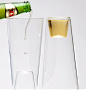 啤酒白酒都不误的杯子
本身的杯子可以用来倒啤酒，想喝白酒的话，翻过来又变成个小酒杯