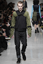 Christopher Raeburn Fall 2017 Ready-to-Wear Fashion Show : The complete Christopher Raeburn Fall 2017 Ready-to-Wear fashion show now on Vogue Runway.