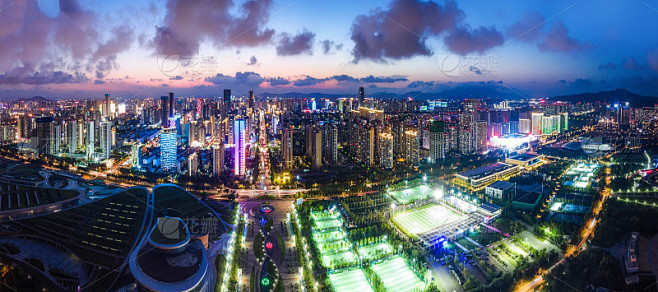 中国日照市海岸线建筑夜景航拍
