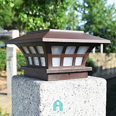 【ACT❤】太陽能咖啡柱頭燈 戶外防水裝飾圍牆燈 庭院柱頭燈 牆頭燈  | 蝦皮購物 :  產品資訊：
	名稱：太陽能柱頭燈
	顏色：咖啡色
	電池：1節600MAH  NI-MH
	光源：0.5W SMD貼片燈珠
	工作時間：滿電約8-10小時
	充電時間：太陽直射約6-8小時
	材質：ABS 亞克力
	尺寸：16*10*10cm
	重量：414.6g
	控制方式：智能光控/有總開關
	光照顏色：白光
	適用：別墅/牆頭/庭院/大門石柱等
	產品特點：
	1.白天吸收太陽光充電，晚上自動亮燈
	2.波動