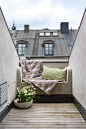 Space :: corner to hide / Paris Roof Terrace, would love to be the there right now. #庭院#
