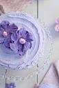 香草蛋糕，蛋糕层和紫罗兰