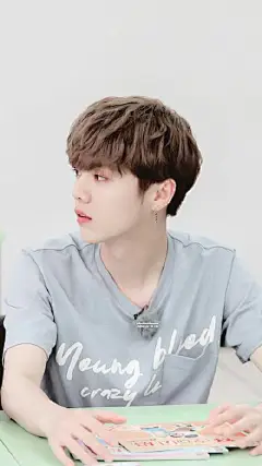 #鹿晗##鹿晗壁纸##娱乐# 

鹿晗
鹿饭来过的右下角点个赞 ​