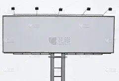 带有空白空间和灯光投影仪的广告牌面板