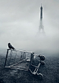 雾中的埃菲尔铁塔
