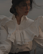 摄影师Anastasia Lisitsyna——与世隔绝的复古影像之美

https://zhuanlan.zhihu.com/p/248240866

阿纳斯塔西亚·利西蒂娜（Anastasia Lisitsyna）出生于俄罗斯乌拉尔小镇库尔干。17岁时移居圣彼得堡，进入国立电影电视大学摄影指导专业学习，毕业后踏足商业摄影领域并逐步成长为一名颇具影响力的时装品牌摄影师。她热衷于透过女性化的视角去抓住模特端庄灵动并存的时刻。
