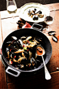 Mussels with chillies and ginger