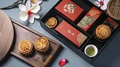 月饼美味香甜节日五仁蛋黄芝麻美食高清