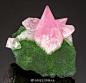 孔雀石上的方解石 Calcite on Malachite 犹如一朵盛开的莲花