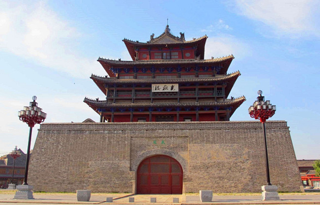 光岳楼：亦称“余木楼”、“鼓楼”、“东昌楼”，位于山东省聊城市东昌府区古城中央，始建于明洪武七年（公元1374年）。在《中国名楼》站台票纪念册 ...