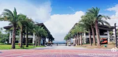 #奥雅精品##立春# 开工利是第一发&gt;&gt;&gt;海南琼海官塘水院。它是北京八大处地产集团在海南琼海官塘白石岭4A风景区内打造的5000亩中国田园梦乡，基地紧邻美岭湖水库，与美岭湖高尔夫球场隔湖相望，一脉山湖之下，引官塘温泉入户，给心一方栖息之所，回归久违的别院人生。 ​​​​