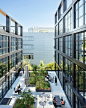 为了保持社区氛围，iCampus Rhenania 的设计概念类似于“城中村”。绿色屋顶露台、户外休息区和树下的长木凳创造了一个人们享受工作和休闲的地方。 自 2022 年竣工以来，位于慕尼黑 Werksviertel 的 iCampus Rhenania 满足了多元需求，吸引路人进入这个新社区。这两座新办公楼采用黑色外观和阁楼式窗户，与该地区的工业遗产相呼应。它们聚集在一座受保护的别墅周围，这座别墅是 Rhenania 货运代理和搬迁公司的前行政大楼，其历史可追溯至 1920 年代。 摄影：HGEsch