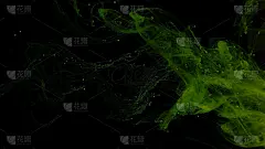 绿色墨水滴在水中。宇宙恒星背景。绿色水彩画在黑色背景上的水。漂亮的壁纸为您的桌面。绿色墨水云。