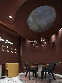 空间设计 | CoCo都可常熟店 : 设计团队打破了品牌原有的框架，为空间注入新的星空概念，让有限的身躯遨游在无限的时空，既有环境与未来建筑之间的关系哲学，也将品牌引向创意与可续的进化之道。门头造型呼应飞船着陆的概念，运用自然与物象的肌理