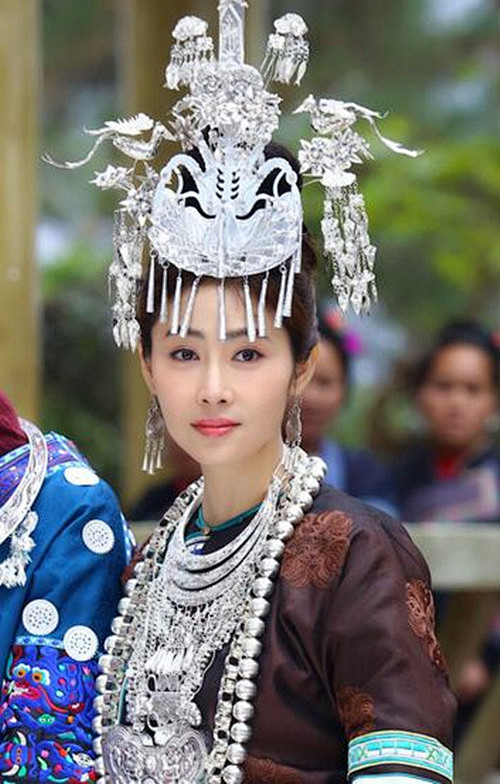 李芯逸云上绣娘