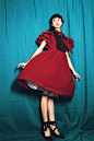 ✨芙蕾雅之忆✨
“我还没有找到我的星星”
@Unideer悠尼蒂鹿 
啾两位送：2只装资生堂六角眉笔一套
                    韩国得鲜按钮口红一支
（4.10）
————————————
是一条大家熟悉的裙子～这次的新色好可可啊！我爱红裙子！红黑配就更好了袖子是我最喜欢的地方！！贵族少女感爆棚
