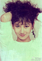 #花瓣人物志#你见过这样的她吗？赵雅芝，生于香港，著名演员。在全球华人社会有广泛知名度，大中华区的顶级巨星。被誉为古典第一美女，最能代表中国美美女。以《上海滩》精湛演技风靡全亚洲，1992年以《新白娘子传奇》掀起举国之白蛇热，再创事业高峰，更因一系列经典角色荣膺表演艺术家称号。
