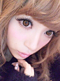 Don't you just adore Japanese gyaru style makeup? Features dramatic false lashes with ample coatings of mascara, thick eyeliner, huge circle contact lenses, for a super cute look!