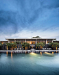 泰国芭堤雅海滩的超高层公寓 Reflection Jomtien Beach Pattaya Condo / plandscape :   plandscape ：两座雄伟的塔楼注定要成为芭堤雅的新地标，具有独特的结构和优雅的皇冠。设计独特的景观，连接陆地、海洋和天空。中心地区是更多家庭活动的绿洲。 plandscape ：Two Majestic Towers destined to become a new landmark of Patt...