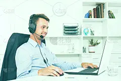 男人说话用免提设置