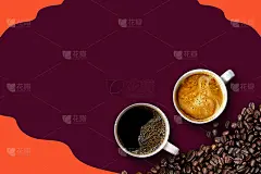 紫色和橙色背景上的热咖啡和豆子。创建问候，卡片，杂志，封面，海报和横幅等文本空间的模型和模板。前视图