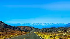 ID-966314-高清晰蓝天白云下的公路壁纸高清大图