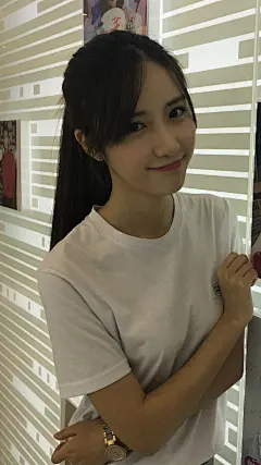 瑰姿艳逸清纯女孩