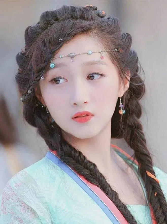 看够了雷同的双丫髻，明明编发、盘发和双马尾才是古装少女标配-花瓣网