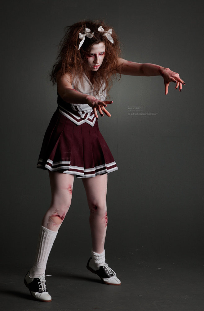 Zombie Cheerleader -...