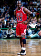 #Michael Jordan# 球场照片
上脚 Air Jordan 10 “Chicago”