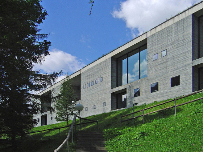 彼得·卒姆托最著名作品：瑞士瓦尔斯温泉浴...