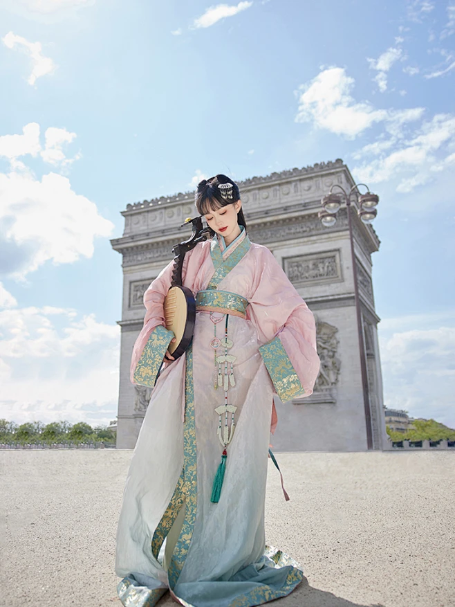七月夕原创汉服x杭州博物馆联名 逍遥游 交领上襦拖尾直裾套装-淘宝网-花瓣网