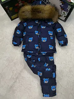 MOSCHINO 
Size : 0-2-4-6-8-10-12 .. 85-145 cm
Наполнитель пух
Мех Енота