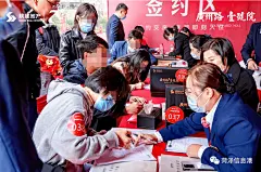 直击菏泽“网红”楼盘交房首日：张灯结彩似过年，业主直呼太贴心！_广州路 : 在交房现场，还设置了全家福拍摄处，记录第一次回家瞬间留住记忆， 用照片记录美好，记录幸福。每一处草坪都有着“欢迎回家”字样，归家的温馨氛围让业主感叹：“必须要给开发企业点赞，感觉我的家就在公园里，而…