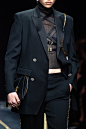 Versace Fall 2019 细节 来自FashionTaker - 微博