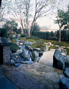 棱镜2采集到现代自然庭院