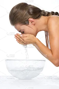 饮用水,女人,注视镜头,,垂直画幅,水,美,侧面像,美人,纯净