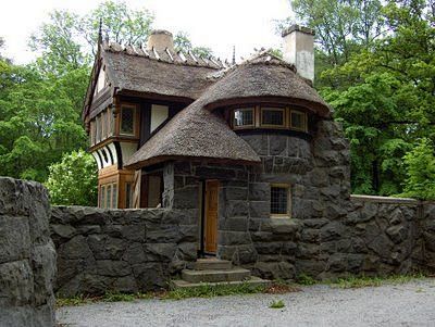 The gatehouse for Tj...