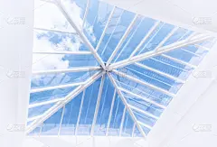 天花板上的大窗口